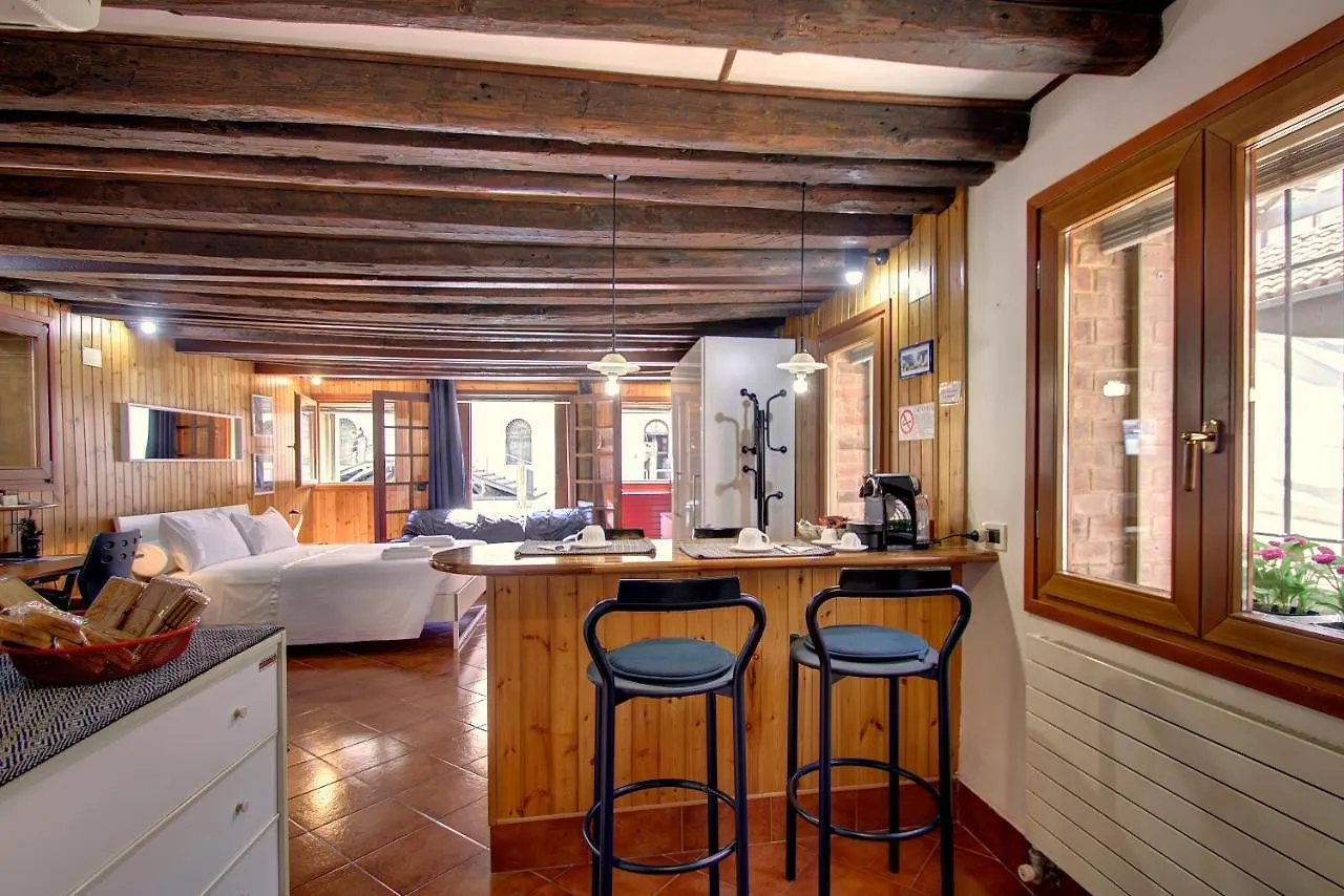 Apartment Canal-Door Venedig Italien