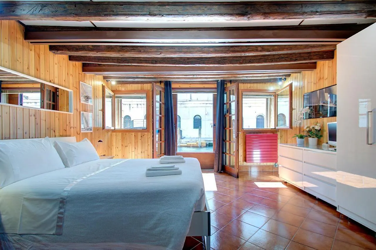 Apartment Canal-Door Venedig