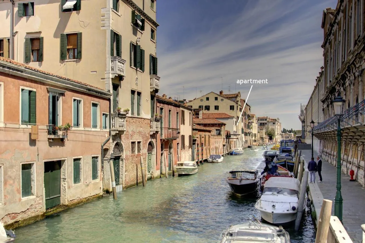 Apartment Canal-Door Venedig