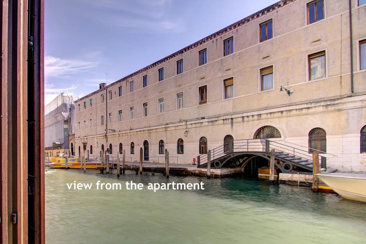 Canal-Door Venedig 0*,